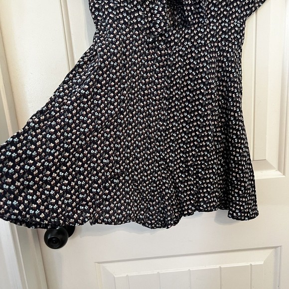 Alythea Ditsy Floral Flutter Sleeve Tie Front Cut Out V-neck Romper Split Back M - Picture 6 of 12